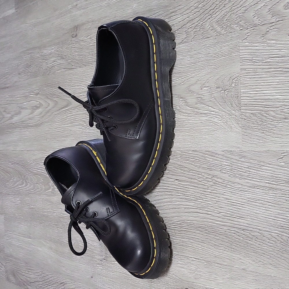 Girls Dr. Martens low top / size 4 / Black